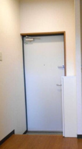 三幸ビルの玄関