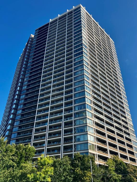 ＧＬＯＢＡＬ　ＦＲＯＮＴ　ＴＯＷＥＲ