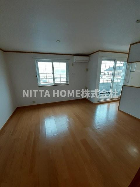 アーバン縄手Ａの居間・リビング|リビング広々13帖あります(*^^*)