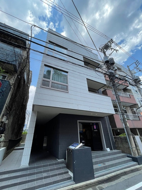 Ａｖｅｎｉｒ　アヴェニール