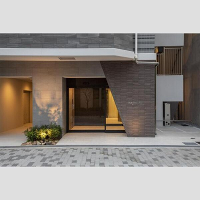 【エントランス】 | シーズンフラッツ新町 | 落ち着いたエントランスです