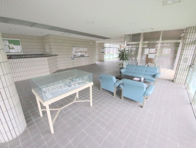 奈良市西登美ヶ丘２丁目の賃貸マンションのロビー