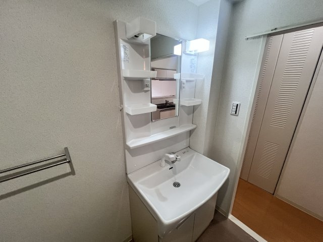 グランドパレス学園前C棟の洗面所