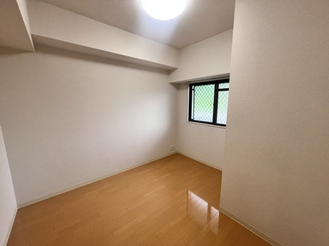 グランドパレス学園前C棟の洋室