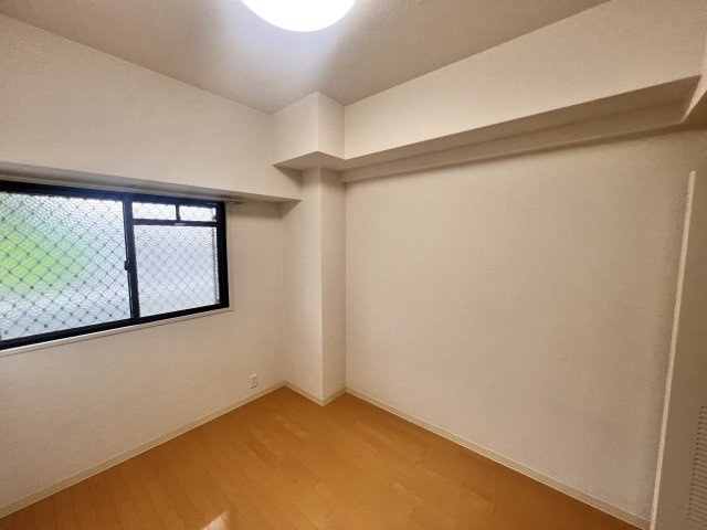 グランドパレス学園前C棟の洋室