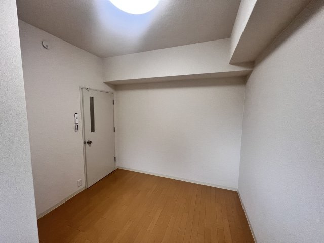 グランドパレス学園前C棟の居間・リビング