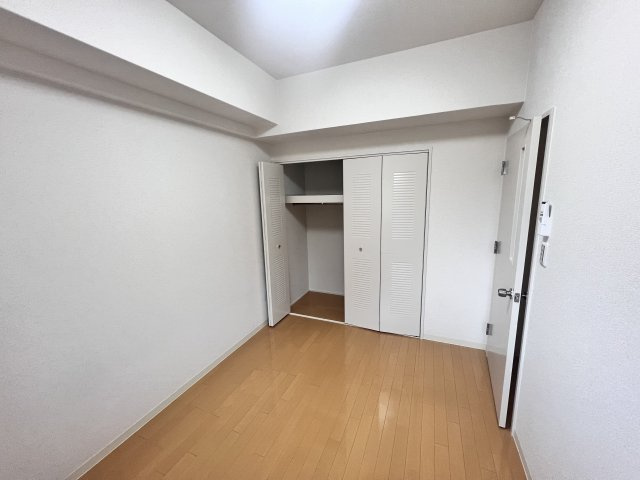 グランドパレス学園前C棟の居間・リビング