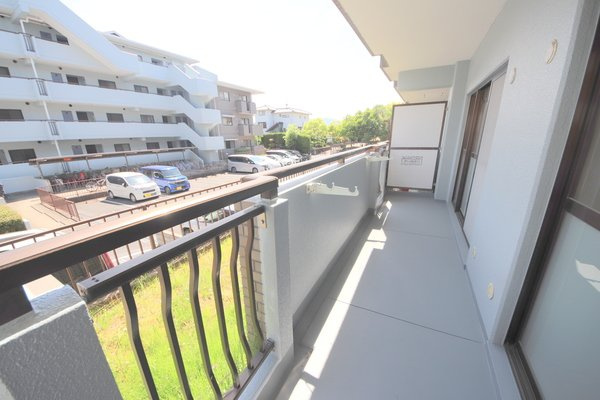 グランドパレス学園前C棟のバルコニー