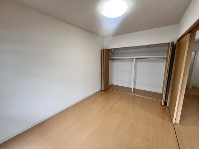 グランドパレス学園前C棟の居間・リビング