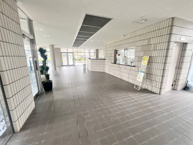 グランドパレス学園前C棟のロビー