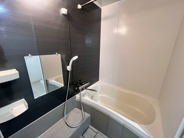 グランドパレス学園前C棟の浴室