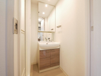 【洗面所】 | エスリード阿波座ノースプレイス | 忙しい朝には欠かせない洗面所です