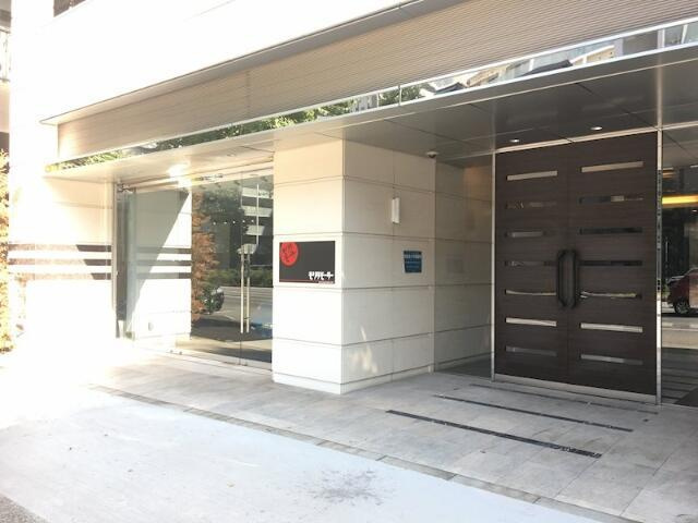 港区南麻布２丁目の賃貸マンションのエントランス| 