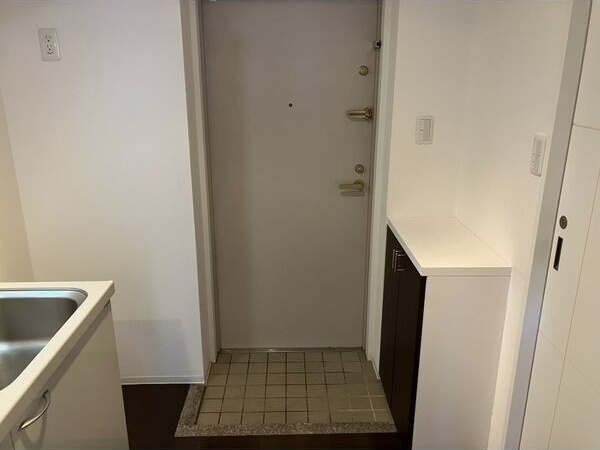 GRANDUKE代官町の玄関