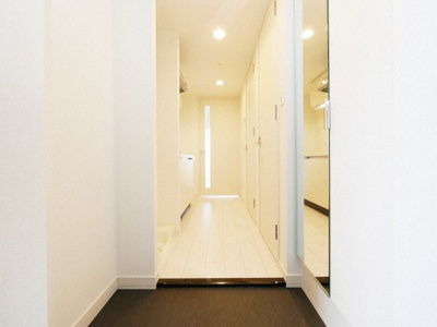 【玄関】 | アドバンス大阪セレーノ | 収納もある玄関です