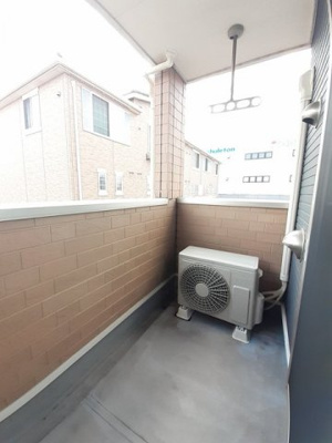 【バルコニー】 | サニー・ハイフラット | バルコニーからの眺めを楽しみながら食事をしませんか