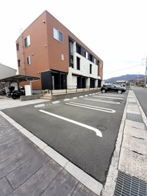 【駐車場】 | ノースカントリーＢ | 駐車場があるので、車を買う予定の方も安心です