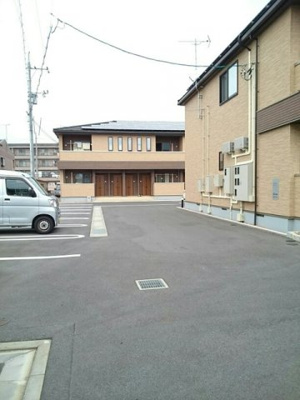 【駐車場】 | ジェルメＺ・Ａ | 駐車場があるので、車を買う予定の方も安心です