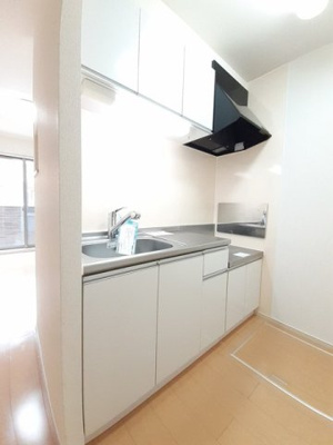 【キッチン】 | ルミエールⅢ | コンパクトなキッチンで掃除もラクラク