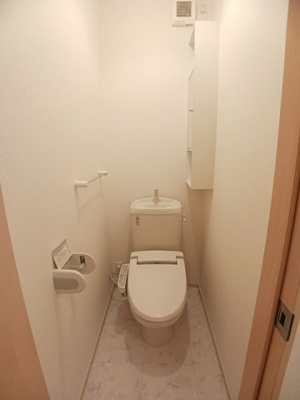 【トイレ】 | ベルミニヨン | 落ち着いた色調のトイレです