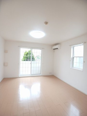 【居間・リビング】 | ベルミニヨン | 内装もきれいです