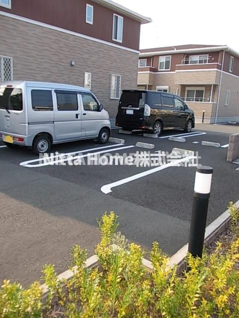 グリーンコート西田Ⅳの駐車場|敷地内に駐車場も完備(^^♪