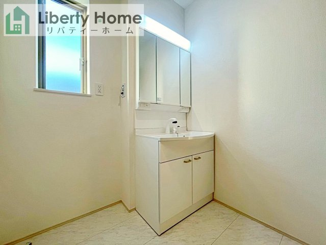 守谷市薬師台7丁目　新築戸建　B号棟の独立洗面台