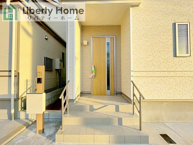 守谷市薬師台7丁目　新築戸建　B号棟のエントランス