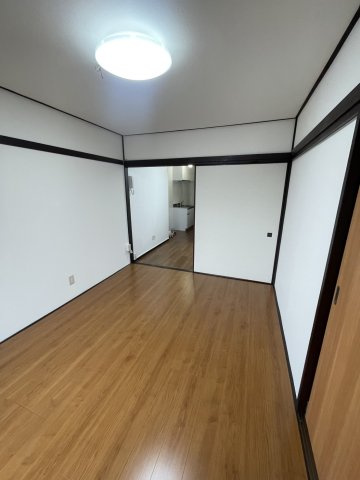 文原ビルの寝室