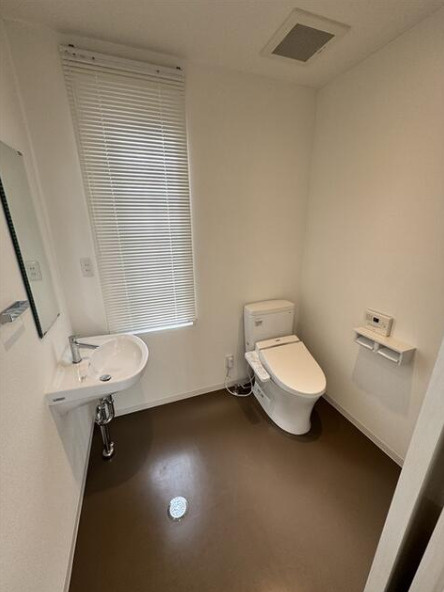 荒川区町屋２丁目の倉庫のトイレ