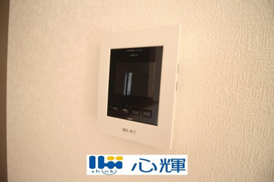 【セキュリティ】 | クレイドルガーデン山陽小野田市赤崎第２（１号棟） | 玄関にはＴＶモニター付きインターホン（カメラ）が標準設置。セキュリティも安心です。
