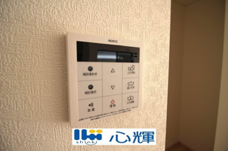 【設備】 | クレイドルガーデン山陽小野田市赤崎第２（１号棟） | 給湯器リモコンです。お風呂のお湯はりや追い炊きが簡単にできます。
