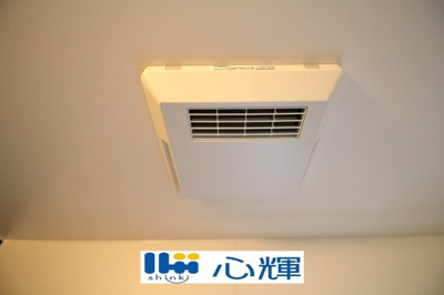 【設備】 | クレイドルガーデン山陽小野田市赤崎第２（１号棟） | 浴室換気・乾燥・暖房機（本体）。冬場の予備暖房、夜間や梅雨時の衣類乾燥、カビ対策などに活躍します。
