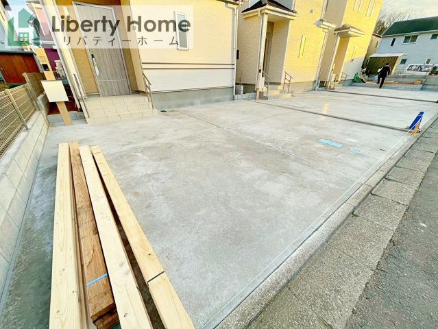 守谷市薬師台7丁目　新築戸建　C号棟の駐車場