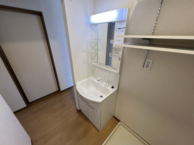 キャピタルコンフォール加古川　D棟の洗面所