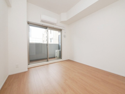 【居間・リビング】 | レオンコンフォート阿波座西 | こちらのリビングで趣味の時間をお楽しみください