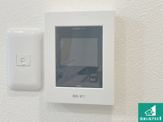 宝塚市今里町　中古一戸建ての防犯設備|カラーモニターインターホン！声だけでなく来訪者の姿や顔がモニターで確認できるので、小さなお子様がいらっしゃるご家庭でも安心できます！