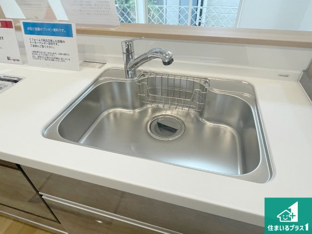 宝塚市今里町　中古一戸建ての設備|蛇口の先端に浄水器を内蔵しています！原水と浄水、お湯と冷水、シャワーの切替えがワンタッチなので用途によって使い分けられます。