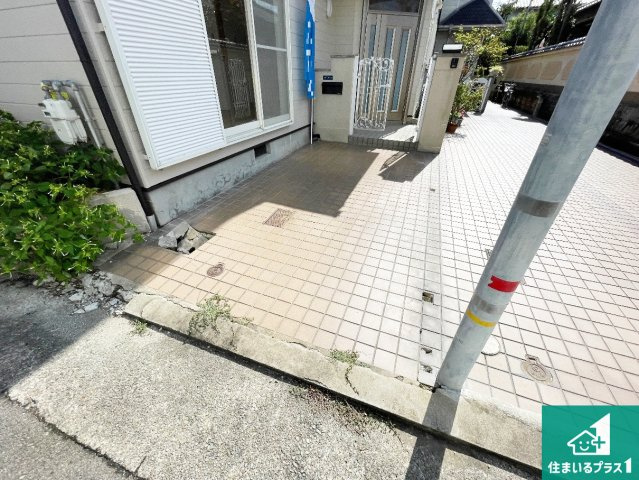 宝塚市今里町　中古一戸建ての駐車場|駐車スペース！散水栓があるので、こまめに愛車を洗えます！