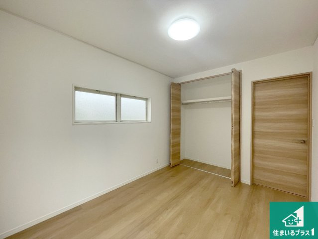 宝塚市今里町　中古一戸建ての洋室|シンプルな洋室は、自分好みのインテリアが楽しめます♪ご家族とインテリアや家具を選びに行くのは新築購入時の醍醐味の一つです。ぜひお楽しみください♪