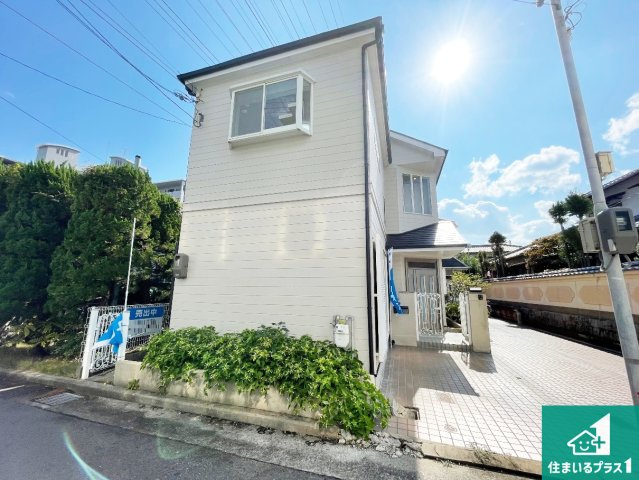 宝塚市今里町　中古一戸建ての外観|安心の10年保証！外観を美しく保ち、雨水で汚れを落とします！気になることがありましたら、お気軽にお問い合わせください！