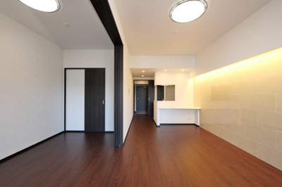 【居間・リビング】 | プレジオ九条 | おしゃれな居間です