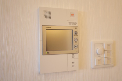 【セキュリティ】 | プレジオ九条 | モニター付きインターホンです