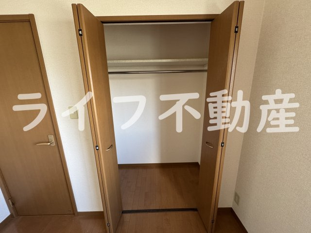 エーデルハイムAの居間・リビング|こちらのリビングで趣味の時間をお楽しみください