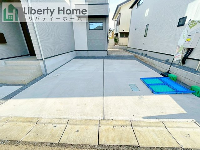 守谷市松ケ丘5期　新築戸建　1号棟の駐車場