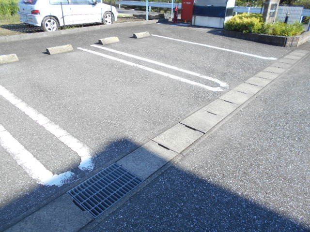 エテルノ・パラッツオⅠの駐車場