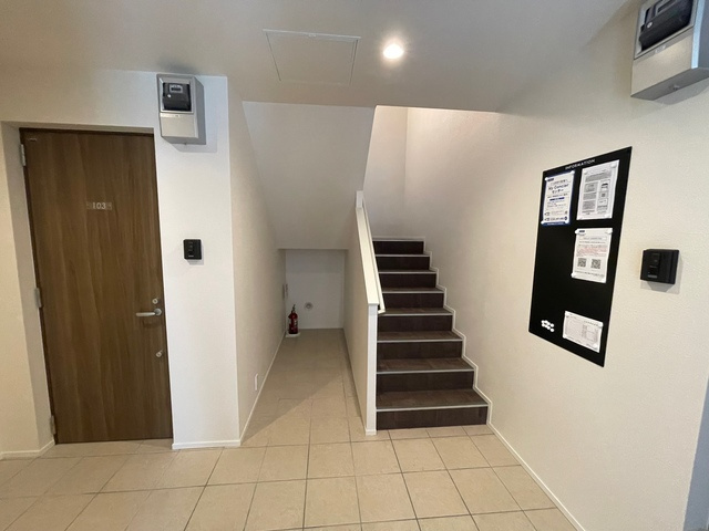 Celeste Kugenumaのロビー