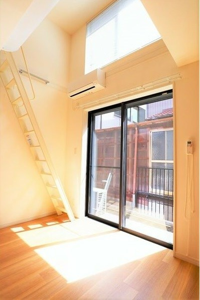 アーブルフレールＢ棟の居間・リビング