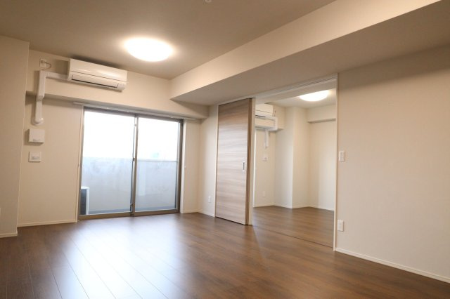 ジョワイユ新大阪の居間・リビング