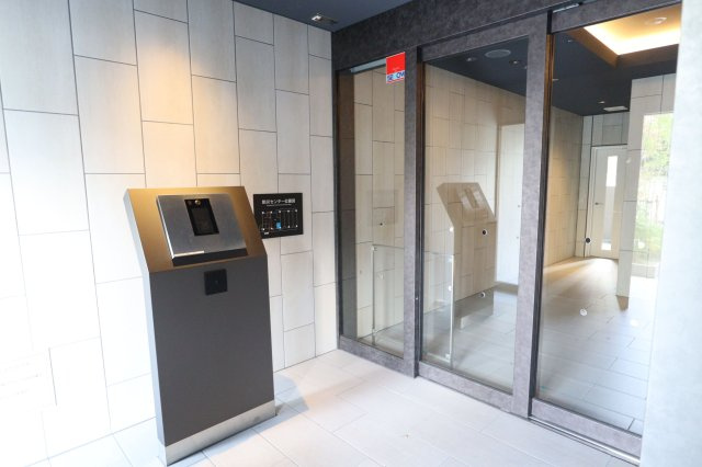 ジョワイユ新大阪のエントランス